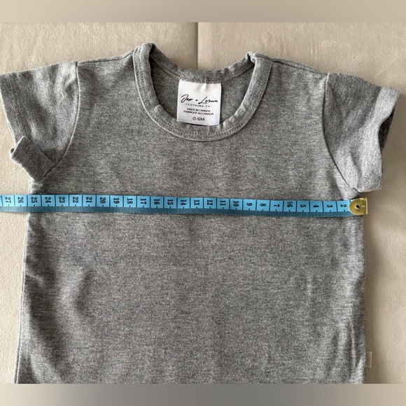 ⭐️2/$20⭐️ Jax & Lennon T-Shirt - Picture 2 of 2